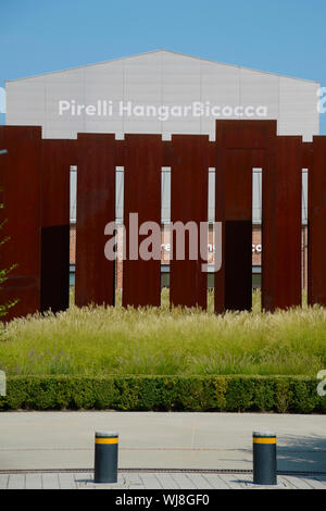 Italien, Mailand Bicocca Viertel, Pirelli Hangar Bicocca, Kunstmuseum, La Sequenza Skulptur von Fausto Melotti datiert 1981 Stockfoto