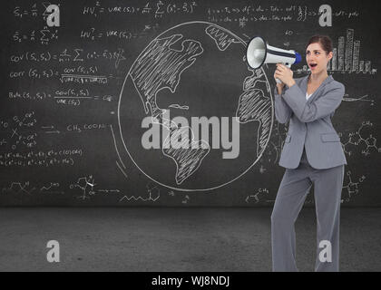 Zusammengesetztes Bild der Geschäftsfrau mit Lautsprecher Stockfoto