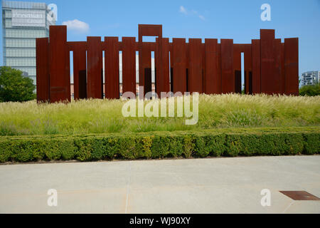 Italien, Mailand Bicocca Viertel, Pirelli Hangar Bicocca, Kunstmuseum, La Sequenza Skulptur von Fausto Melotti datiert 1981 Stockfoto