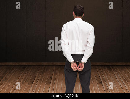 Zusammengesetztes Bild der Rückansicht der junge Geschäftsmann tragen Handschellen Stockfoto