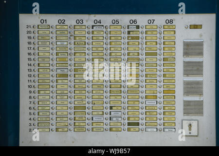 Allee der Kosmonauten, Allee der Kosmonauten 200, Anonym, Anonymität, Architektur, Berlin, Degewo, Deutschland, einsam, Einsamkeit, Haus, hoch Stockfoto