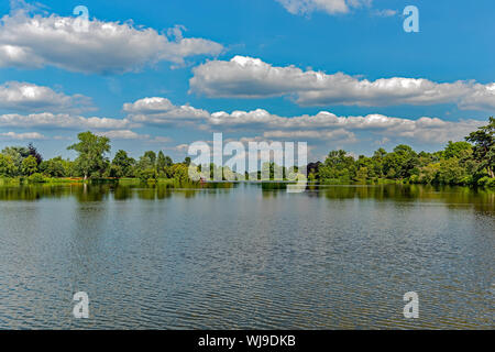 Hever Seeblick von der Seepromenade Loggia an Hever Castle. Stockfoto