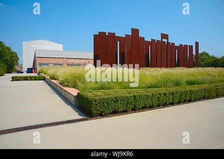 Italien, Mailand Bicocca Viertel, Pirelli Hangar Bicocca, Kunstmuseum, La Sequenza Skulptur von Fausto Melotti datiert 1981 Stockfoto