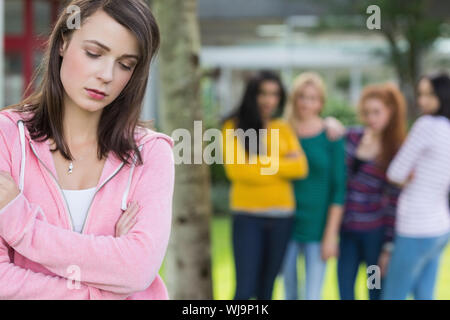 Studentin, die von anderen Schülern gemobbt, Stockfoto