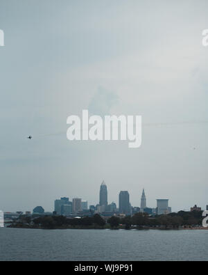 Cleveland Ohio Airshow mit der Skyline der Stadt. Stockfoto