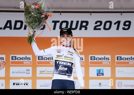 Sittard, Niederlande. 03 Sep, 2019. Sittard - 3-09-2019, Radfahren, Boels Damen Tour, proloog, Letizia Paternoster erhält das Weiße Trikot nach dem Prolog Credit: Pro Schüsse/Alamy leben Nachrichten Stockfoto