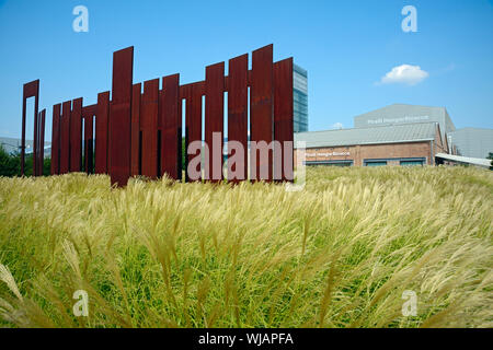 Italien, Mailand Bicocca Viertel, Pirelli Hangar Bicocca, Kunstmuseum, La Sequenza Skulptur von Fausto Melotti datiert 1981 Stockfoto