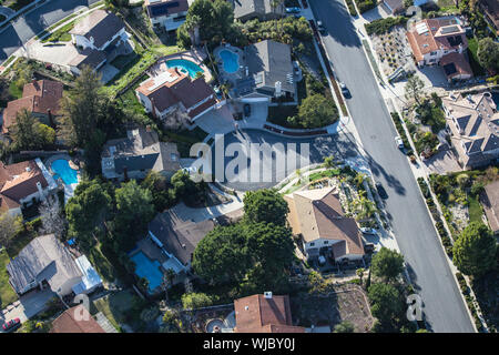 Luftaufnahme von Suburban cul-de-sac Straße Wohnungen in der Nähe von Los Angeles in Südkalifornien. Stockfoto