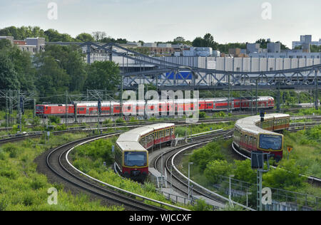 Behmstrasse, Behmstrasse, Berlin, die Deutsche Bahn, Deutschland, Mineralquelle, Zeile, Mitte, OEPNV, öffentlicher Verkehr, ÖPNV, RE, regionale Straße, Region Stockfoto