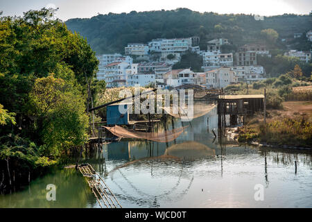 Ulcinj angeln Stationen Netze in der Lagune, Montenegro Stockfoto