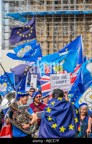 London, Großbritannien. 03 Sep, 2019. SODEM, pro EU, Demonstranten, geführt von Steve Bray, weiterhin ihren Punkt zu bilden, außerhalb der Downing Street und die Häuser des Parlaments als MP Rückkehr nach der Sommerpause. Credit: Guy Bell/Alamy leben Nachrichten Stockfoto