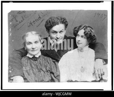 Harry Houdini mit seiner Frau Beatrice und Mutter Cecilia Steiner Weiss, Brustbild Stockfoto