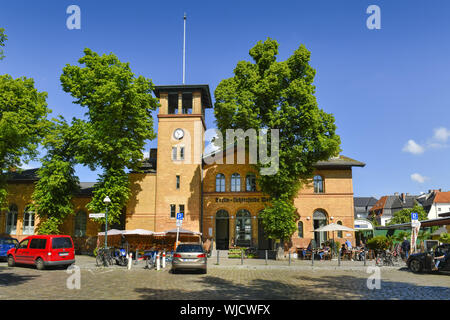 Alte Gebäude, Architektur, Außen, Draußen, Draußen, Außen, Bahnhof, Berlin, Deutschland, Gebäude, Gebäude, Licht, Stockfoto