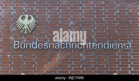 Anzeigen, Architektur, Außen, Draußen, Draußen, Außen, Berlin, Bundesnachrichtendienst, Bundesamt für Verfassungsschutz, Deutschland, Guard p Stockfoto