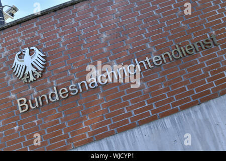 Anzeigen, Architektur, Außen, Draußen, Draußen, Außen, Berlin, Bundesnachrichtendienst, Bundesamt für Verfassungsschutz, Deutschland, Guard p Stockfoto