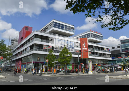 Anzeigen, Draußen, Draußen, Draußen, Außen, Berlin, Abteilung Gardine, Deutschland, Einkaufen, Shopping Center, Forum, Forum Steglitz, Busines Stockfoto