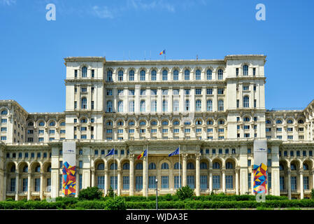 Der Palast des Parlaments ist der zweitgrößte Verwaltungs gebäude der Welt. Bukarest, Rumänien Stockfoto