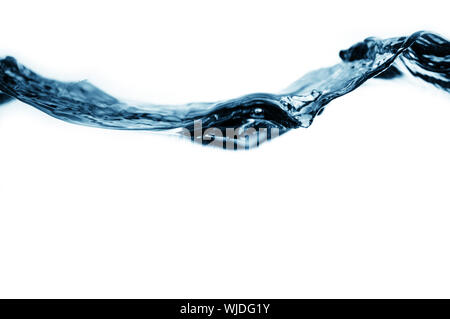 Knackig, kühlen, Wasser winken vor einem weißen Hintergrund. Stockfoto