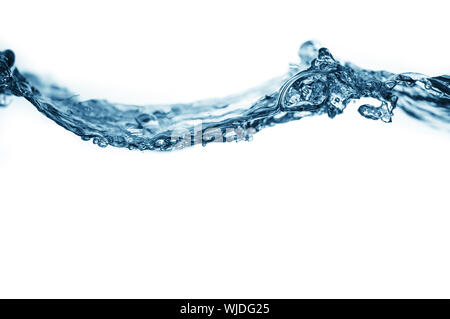 Knackig, kühlen, Wasser winken vor einem weißen Hintergrund. Stockfoto