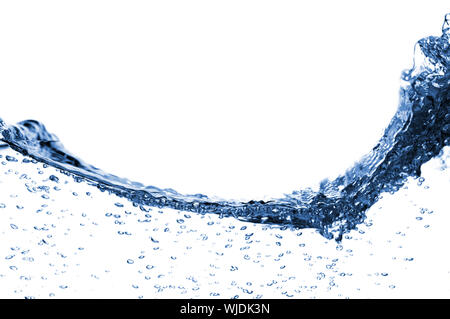 Gestochen scharfe, klare, erfrischende Wasser vor einem weißen Hintergrund. Stockfoto