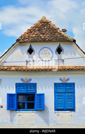 Windows des traditionellen sächsischen Häuser in Viscri, einem UNESCO-Weltkulturerbe. Brasov County, Siebenbürgen. Rumänien Stockfoto