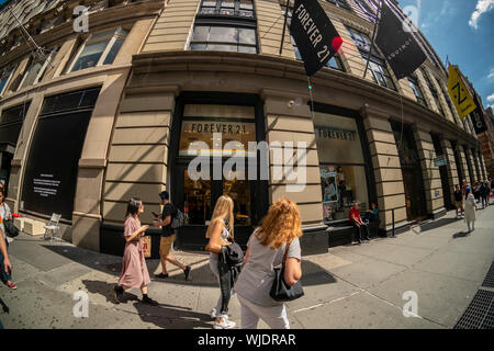 Der Forever 21 Store im Viertel Soho in New York am Donnerstag, 29. August 2019. Forever 21 gemeldet werden, die sich in finanziellen Schwierigkeiten befinden und entwickelt Pläne für einen möglichen Konkurs. (© Richard B. Levine) Stockfoto