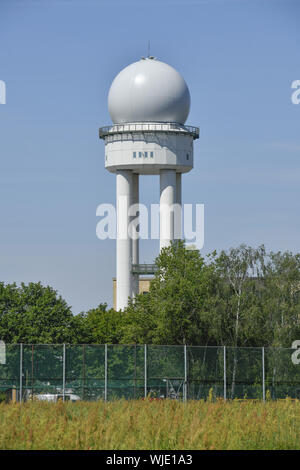 Flughafen, Aussicht, Außen, Draußen, Draußen, Außen, Berlin, Deutschland, Flughafen, Radar, Radar Tower, Temple Court, Tempelhofer, Tempelhofer fiel Stockfoto