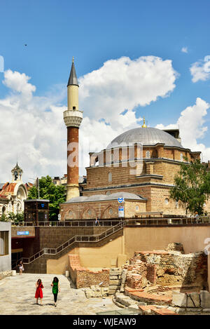 Das 16. Jahrhundert Banya Bashi Moschee und den römischen Ruinen der archäologische Komplex von Serdica, Sofia, Bulgarien Stockfoto