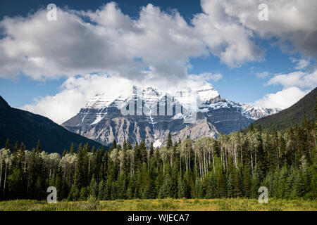 Schönen malerischen Blick auf Mount Robson Gipfel in British Columbia, Kanada Stockfoto