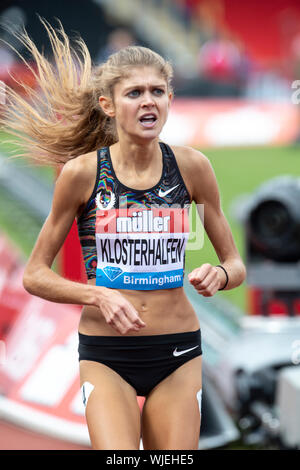 BIRMINGHAM, ENGLAND - 18. August: Konstanze Klosterhalfen (GER) Überqueren der Ziellinie die 1 Meile Rennen während der Muller Birmingham Grand P zu gewinnen. Stockfoto