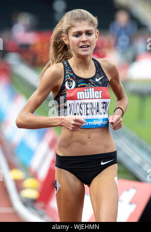BIRMINGHAM, ENGLAND - 18. August: Konstanze Klosterhalfen (GER) Überqueren der Ziellinie die 1 Meile Rennen während der Muller Birmingham Grand P zu gewinnen. Stockfoto