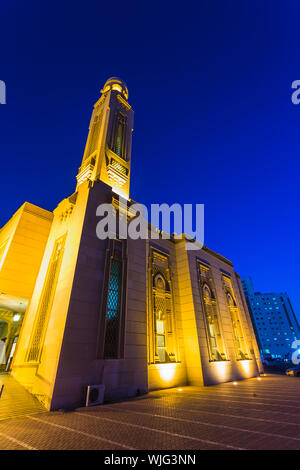 Al Noor Mosque in Sharjah in der Nacht. Vereinigte Arabische Emirate Stockfoto