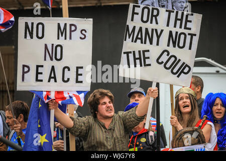 Westminster, London, 03. Sep 2019. Pro- und Anti-Brexit Demonstranten Rallye rund um Parlament und College Green in Westminster am Tag Parlament kehrt aus der Aussparung. Stockfoto