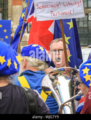 Westminster, London, 03. Sep 2019. Pro- und Anti-Brexit Demonstranten Rallye rund um Parlament und College Green in Westminster am Tag Parlament kehrt aus der Aussparung. Stockfoto