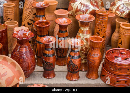 Traditioneller Markt, Handwerk, Töpferei, Holzbearbeitung Stockfoto