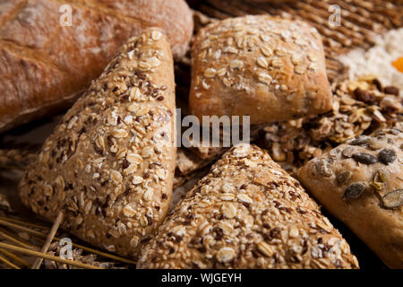 Laib Brot über Hintergrund Stockfoto