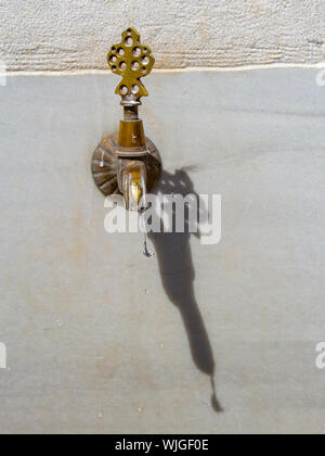 Türkischen osmanischen Stil Wasser an der Waschung Brunnen im Hof tippen Stockfoto