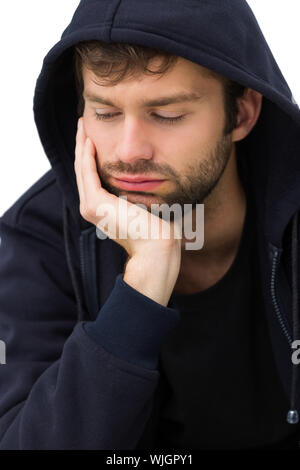 Nahaufnahme einer betonte hübscher junger Mann mit weißem Hintergrund Stockfoto