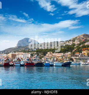 Javea Xabia Port Marina mit Mongo Berg in Alicante Spanien Stockfoto