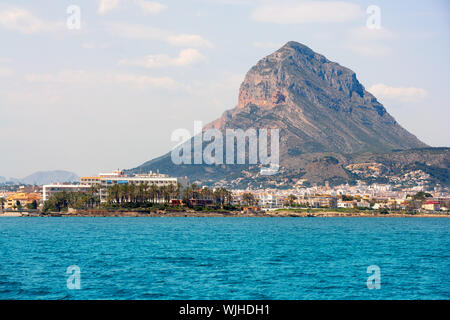 Javea Xabia Port Marina mit Mongo Berg in Alicante Spanien Stockfoto