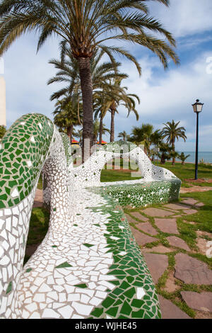 Oropesa del Mar Castellon Gärten am Strand mit Fliesen Mosaik Bank Spanien Stockfoto