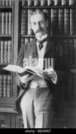 Herbert Putnam, 3/4-Portrait, ein offenes Buch; Bibliothekar des Kongresses von 1899 bis 1939 Stockfoto