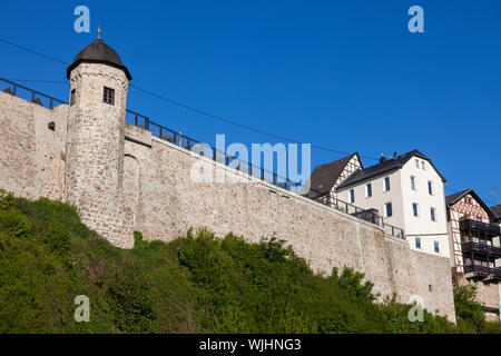 Die alte Stadtmauer von Montabaur. Montabaur, Rheinland-Pfalz, Deutschland. Stockfoto