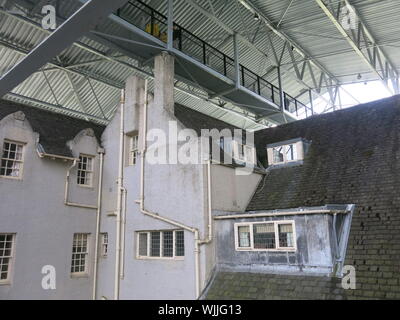 Externe Gehwege in der high-tech 'Box' über den Hügel errichtet bieten einzigartige Chancen Mackintosh's Architektur aus allen Blickwinkeln zu betrachten. Stockfoto