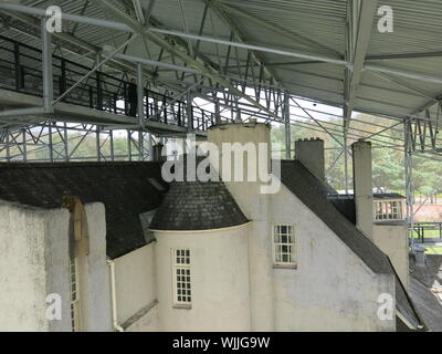 Externe Gehwege in der high-tech 'Box' über den Hügel errichtet bieten einzigartige Chancen Mackintosh's Architektur aus allen Blickwinkeln zu betrachten. Stockfoto