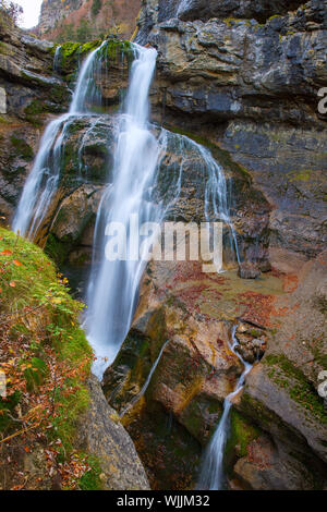 Cascada De La Cueva Wasserfall im Ordesa-Tal Pyrenäen Huesca Spanien Arazas river Stockfoto