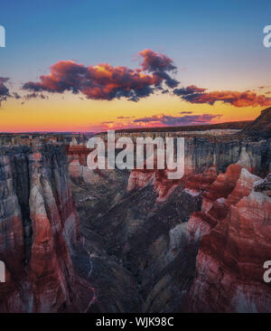 Sonnenuntergang an der Coal Mine Canyon in Arizona Stockfoto