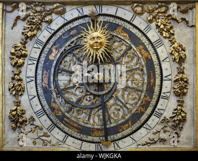 Lyon astronomische Uhr aus dem 14. Jahrhundert in der Kathedrale von Lyon (Cathédrale Saint-Jean-Baptiste de Lyon) in Lyon, Frankreich. Stockfoto