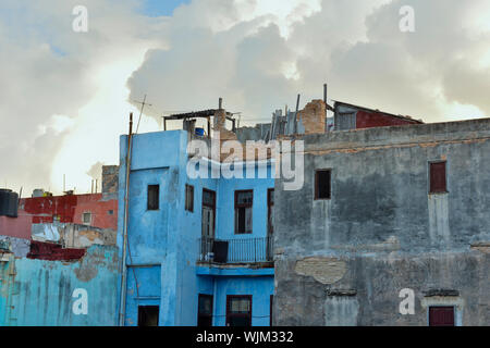 Street Fotografie im Zentrum von Havanna - Calle Escobar Wohngebäude, La Habana (Havanna), Havanna, Kuba Stockfoto