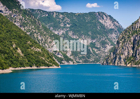 Sommer Blick auf See Pivsko in Montenegro, Europa Stockfoto